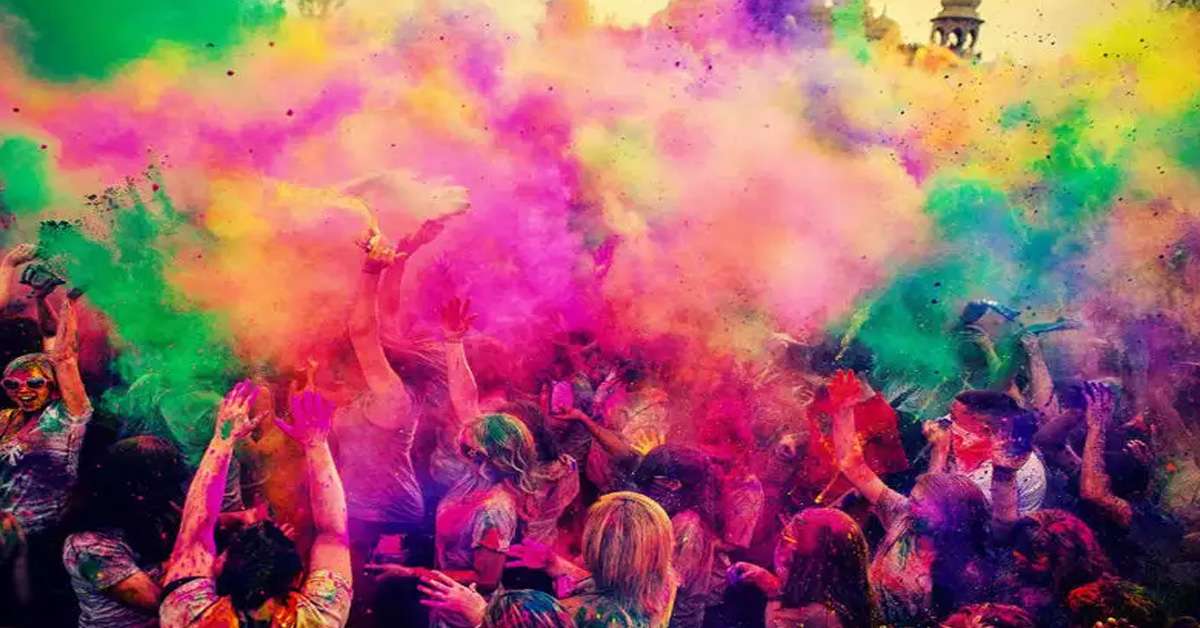 होली की मस्ती में डूबा उत्तराखंड, चारों ओर बिखरे नजर आए रंग और गुलाल