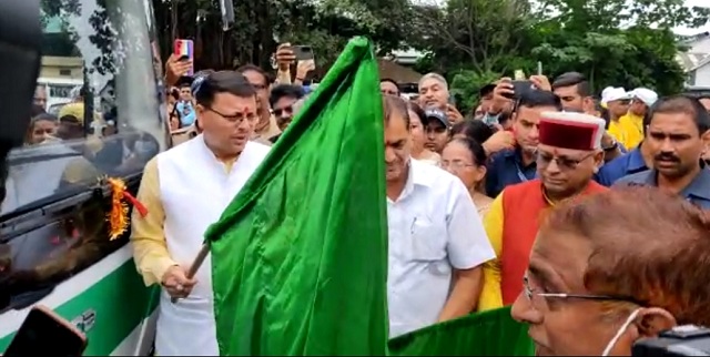 CM धामी ने 5 इलेक्ट्रिक स्मार्ट बसों को रेंजर ग्राउंड देहरादून से किया रवाना