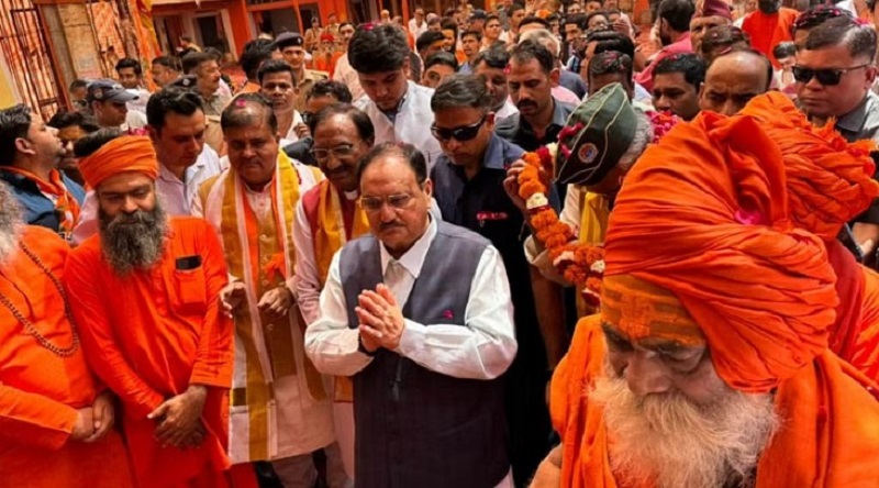 राष्ट्रीय अध्यक्ष ने किया रोड शो,,,संतों का लिया आशीर्वाद...