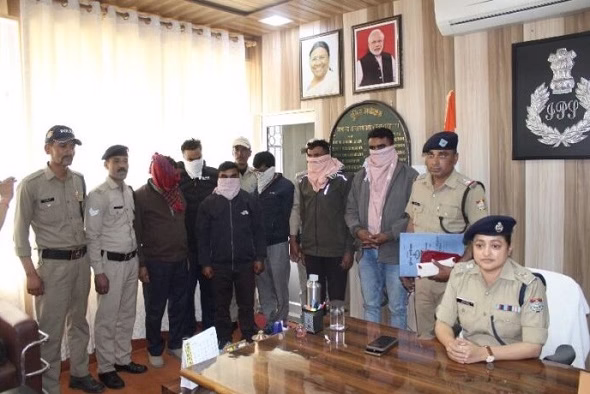 स्नान घाटों पर चोरी करने वाले उ0प्र0 गौंडा के अंतर्राजीय गिरोह को पुलिस ने किया गिरफ्तार