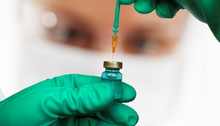 कोविशील्ड वैक्सीन से हो सकता है हार्ट अटैक! कंपनी ने ब्रिटिश कोर्ट में पहली बार माना, जानें कितना खतरा...