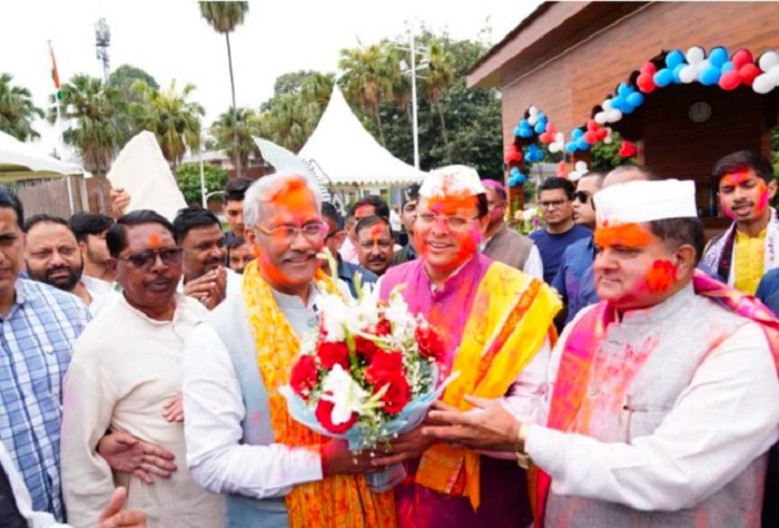 मुख्यमंत्री आवास में रंगों के पर्व होली पर मची धूम,,, मुख्यमंत्री ने बजाया ढोल,,डाकली सभी को लगाया ग़ुलाल, दी होली की शुभकामनायें...