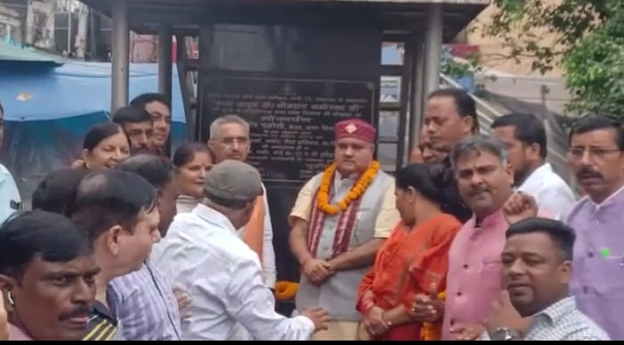 BJP प्रदेश अध्यक्ष महेंद्र भट्ट ने किया बाबा साहेब भीमराव अंबेडकर की प्रतिमा पर माल्यार्पण