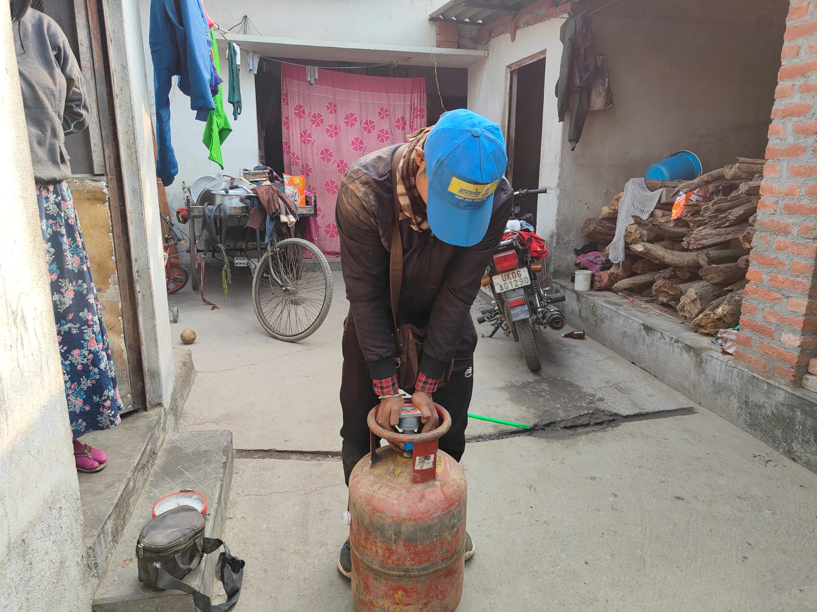 हेलो बीपीसीएल एप और वाट्सएप पर अधिक से अधिक संख्या में गैस बुकिंग करने का आग्रह