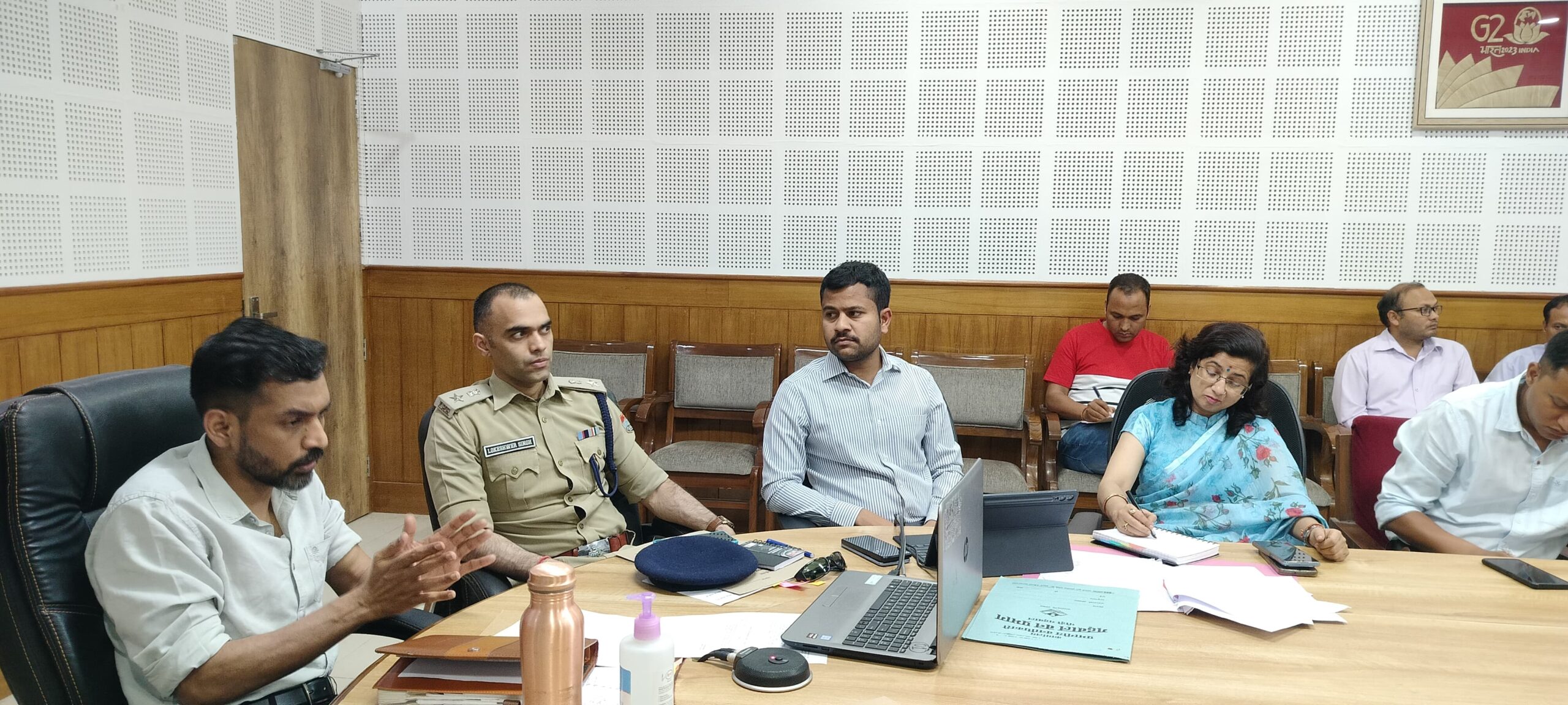 बड़ी ख़बर : वनाग्नि घटनाओं की रोकथाम हेतु जिलाधिकारी डॉ0 आशीष चौहान ने NIC कक्ष में ली बैठक