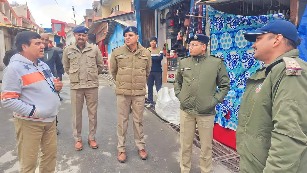 पुलिस अधीक्षक चमोली द्वारा श्री बद्रीनाथ क्षेत्र का भ्रमण कर चार धाम यात्रा हेतु की गई तैयारियों का लिया जायजा
