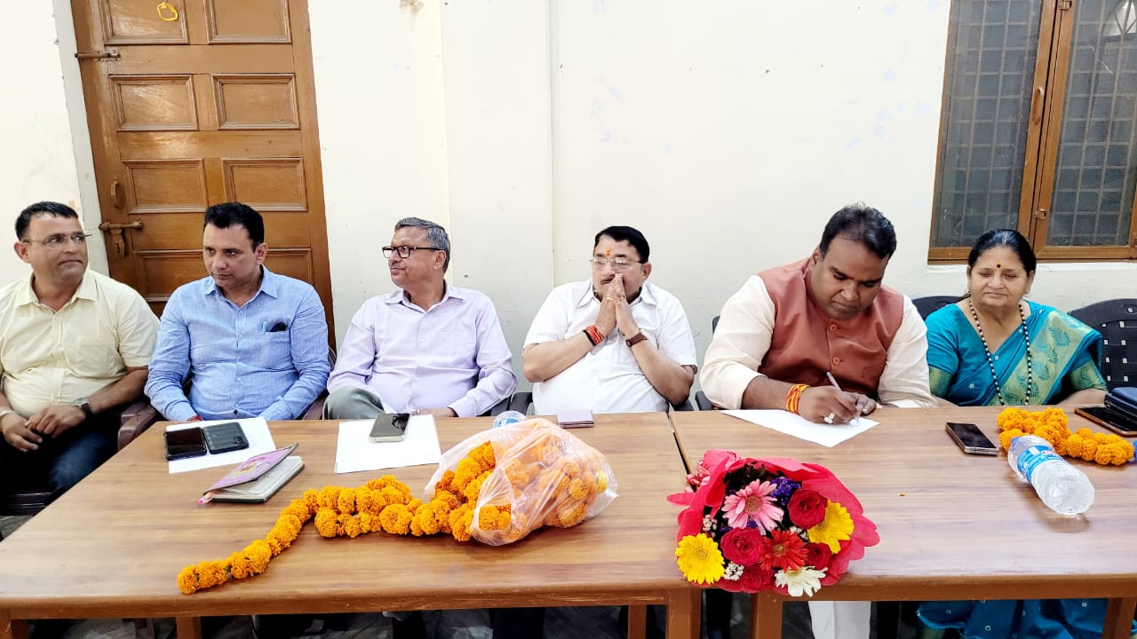 महानगर देहरादून के रायपुर विधानसभा के अंतर्गत बीरचंद्रसिंह गढ़वाली मण्डल में नगर निगम चुनाव को मद्देनज़र रखते हुए बैठक आयोजित