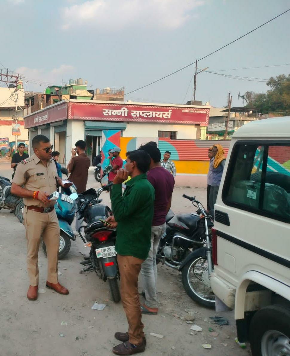 शराब के ठेको के बाहर सड़क पर वाहन पार्क कर यातायात व्यवस्था प्रभावित करने वालो के विरुद्ध दून पुलिस की बडी कार्यवाही