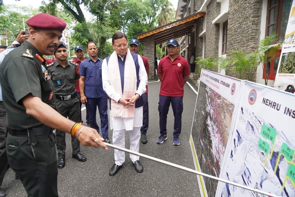देहरादून : चमोली में मुख्यमंत्री ने निम के पर्वतारोहण अभियान का किया फ्लैग ऑफ..