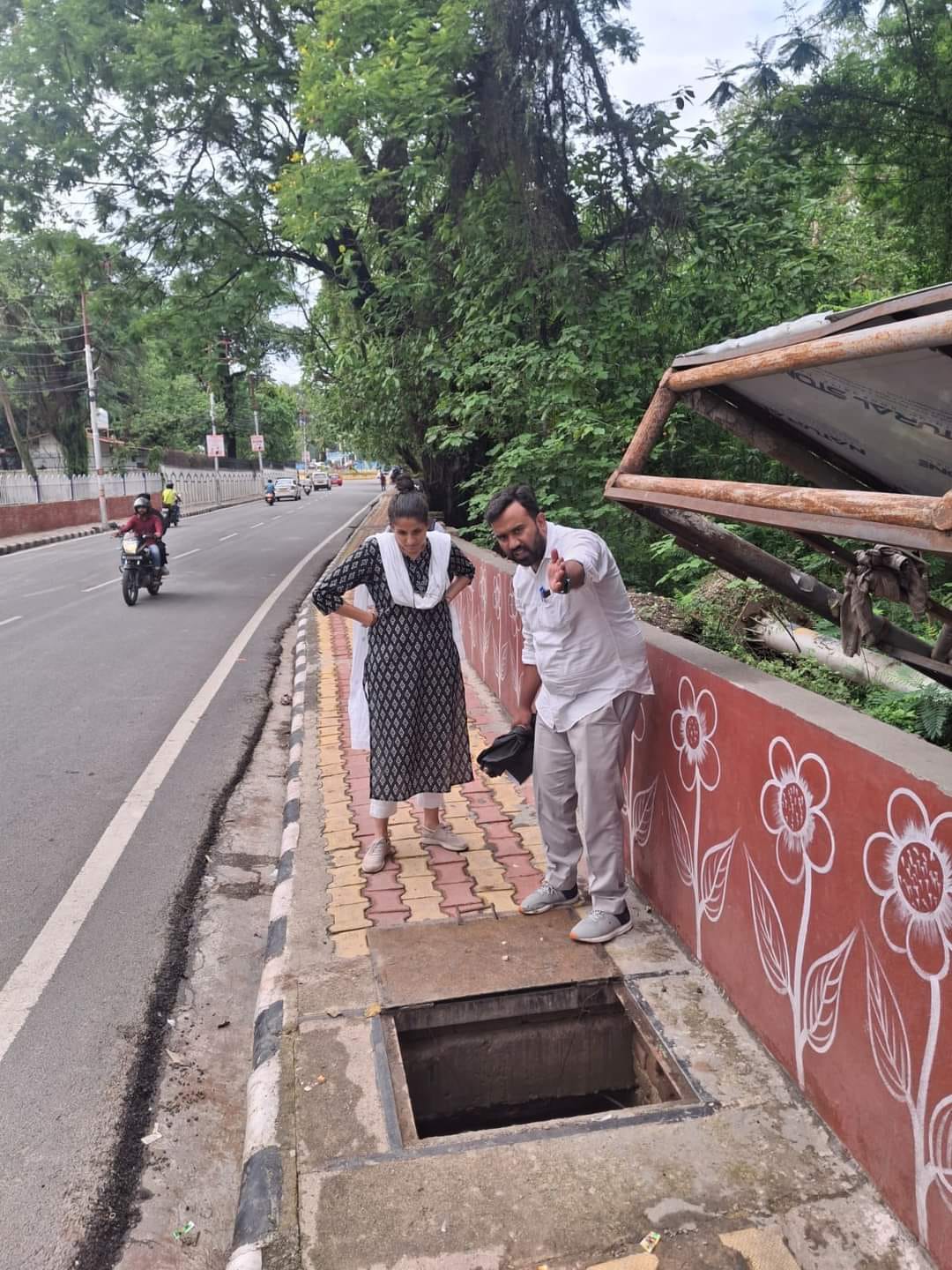 DM सोनिका ने इन क्षेत्रों के निर्माण कार्यों एवं वर्षा के दृष्टिगत सुरक्षा कार्यों का किया स्थलीय निरीक्षण..