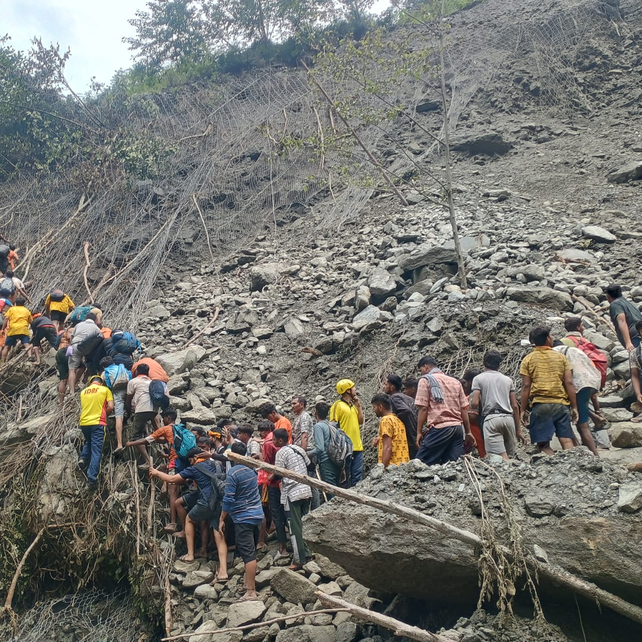 अपडेट : रोप रेस्क्यू, ड्रोन से मॉनिटरिंग, लिनचोली थारू कैंप के पास लगातार चल रहा है सर्च अभियान, देखिए video...