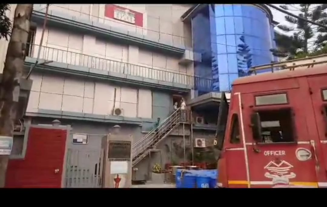 सेलाकुई : फार्मा कंपनी में लगी आग 9 लोग झुलसे,ग्राफिक एरा हॉस्पिटल में कराया भर्ती