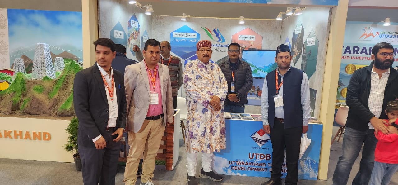 पर्यटन मंत्री ने किया विश्व व्यापार मेले में प्रतिभा कर रहे प्रदेश के शिल्पियों के स्टालों का निरीक्षण