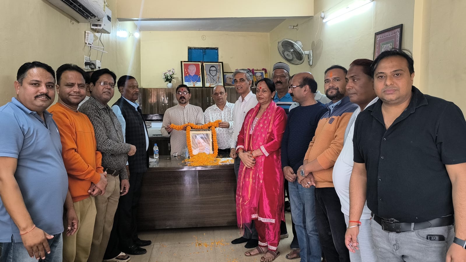 नगर कांग्रेस ने मनाई इंदिरा गांधी की जयंती