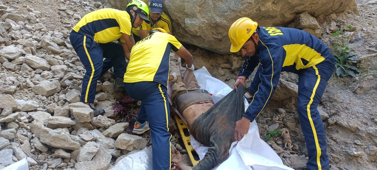 पिथौरागढ़-घाट मार्ग पर सड़क हादसे में बाइक सवार की मौत..