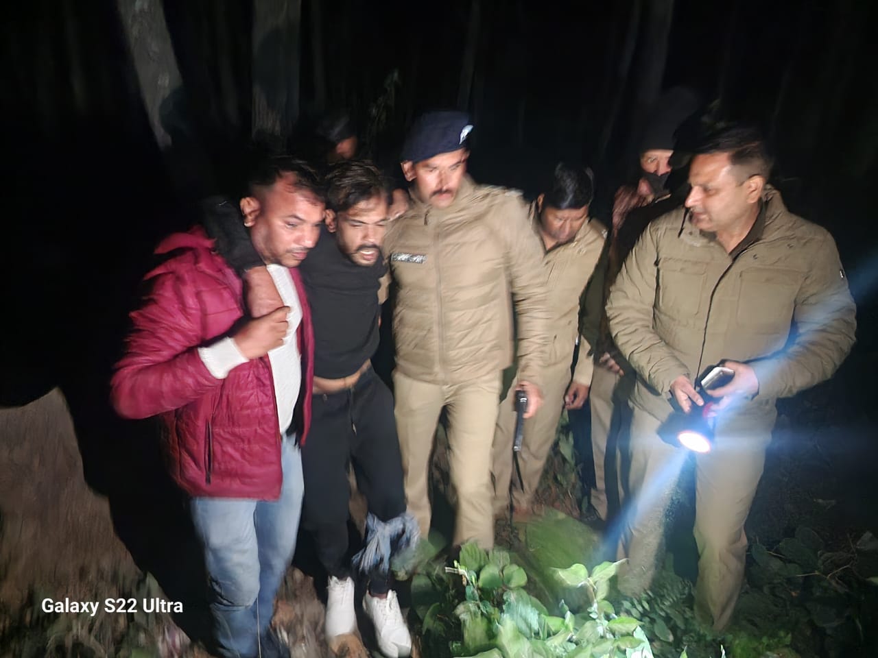 देहात क्षेत्र में चेकिंग अभियान के दौरान पुलिस और बदमाश की मुठभेड़..