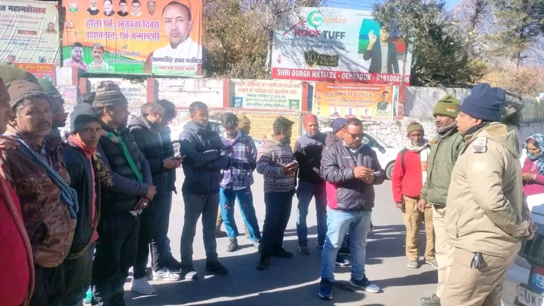 जोशीमठ में नशा मुक्त अभियान: पुलिस ने व्यापारियों और स्थानीय लोगों को किया जागरूक