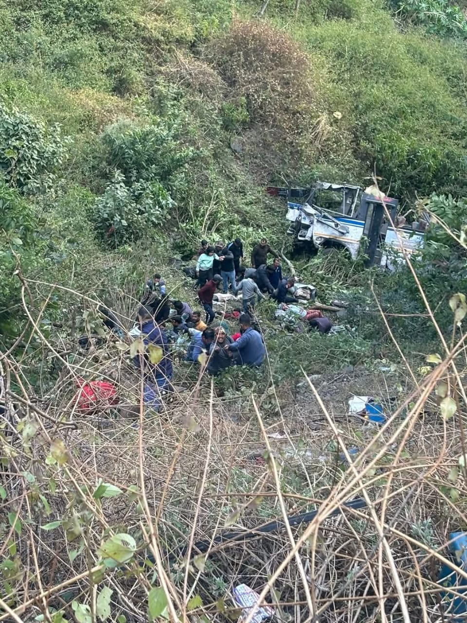 दुःखद खबर : भीमताल के तल्ली ताल के पास खाई में गिरी रोड़वेज बस..