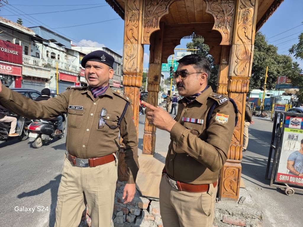क्रिसमस और विंटर कार्निवल के अवसर पर देहरादून पुलिस की कड़ी सुरक्षा और यातायात प्रबंधन