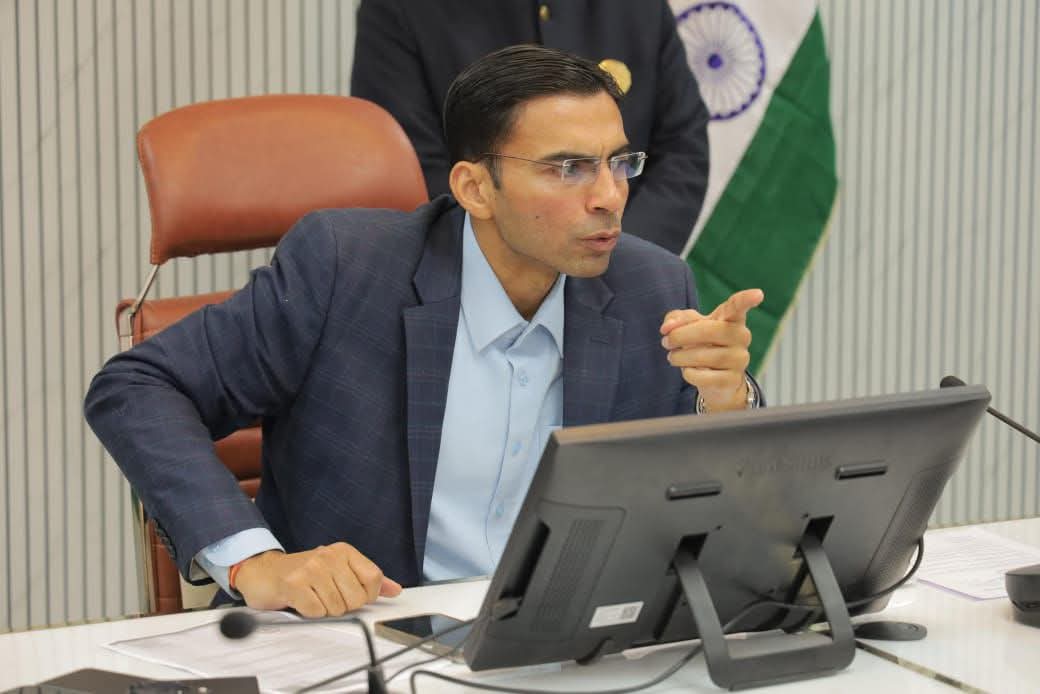 देहरादून: जिलाधिकारी का कड़ा एक्शन, 2.5 करोड़ चेक बाउंस मामले में FIR दर्ज..