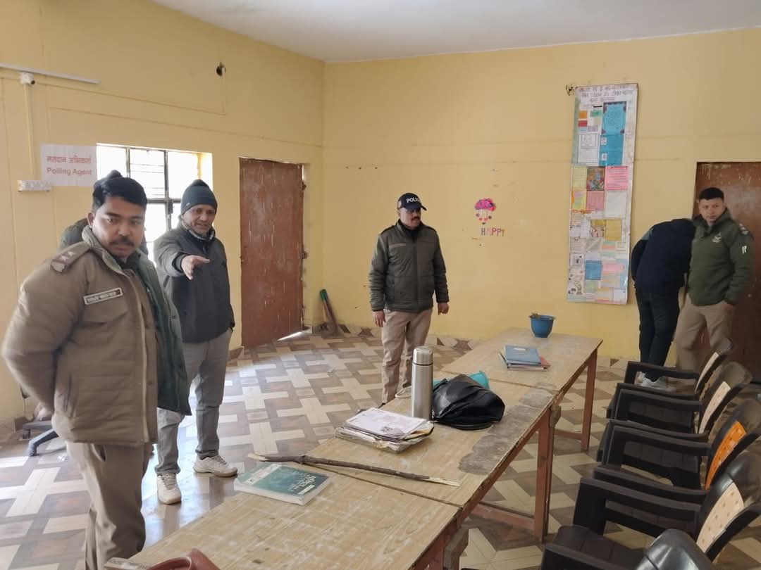 चमोली : आगामी निकाय चुनाव: थानाध्यक्ष नन्दानगर ने पोलिंग बूथों का भौतिक किया निरीक्षण..