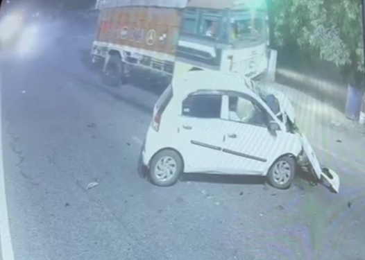 Big News : यहां मोटरसाइकिल और कार की हुई टक्कर, दो लोगों की मौत, मचा हड़कंप
