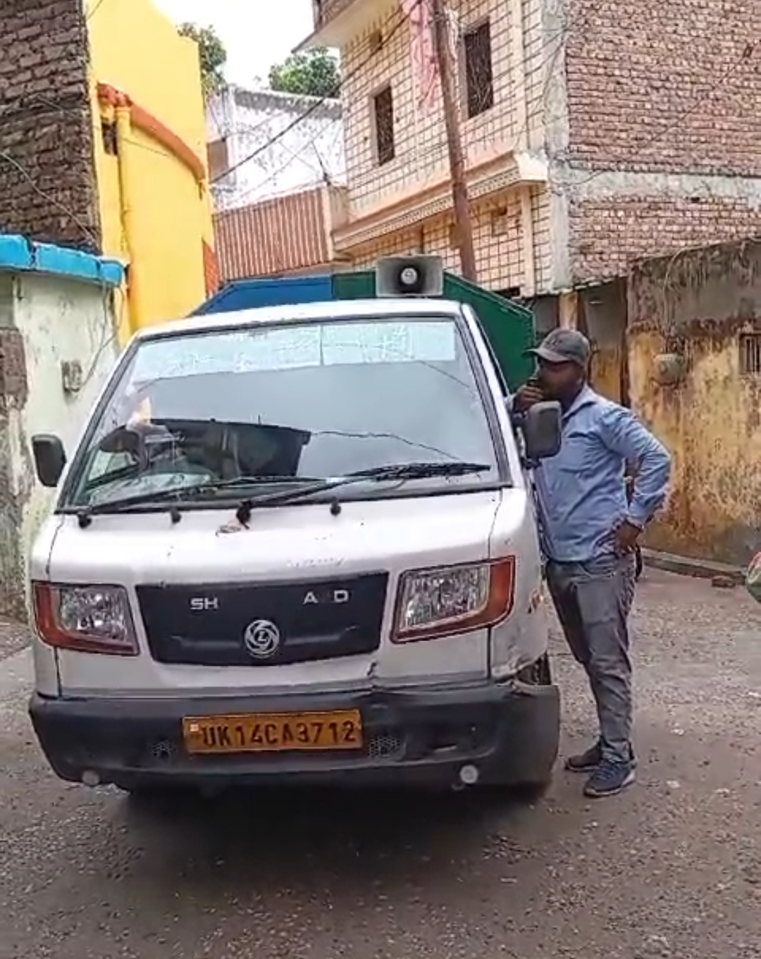 नगर निगम ऋषिकेश द्वारा गीला एवं सूखा कूड़ा अलग-अलग लेने के लिए नगर वासियों को जागरूक किया