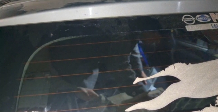 भाजपा जिला अध्यक्ष ओबीसी मोर्चा की गाड़ी में मिली शराब की पेटी..