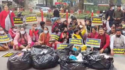 देहरादून: कारगी कूड़ा ट्रांसफर स्टेशन के खिलाफ कांग्रेस का प्रदर्शन,