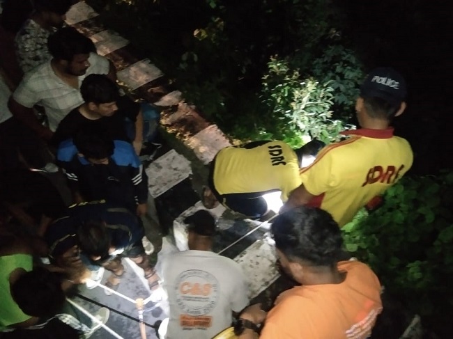 मालसी डियर पार्क के पास खाई में गिरे एक व्यक्ति को एसडीआरएफ ने किया रेस्क्यू