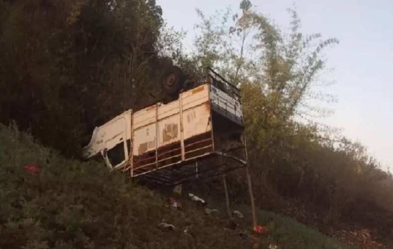 दर्दनाक हादसा,,,पिकअप वाहन पलटा,,,,14 की मौत 21 घायल....