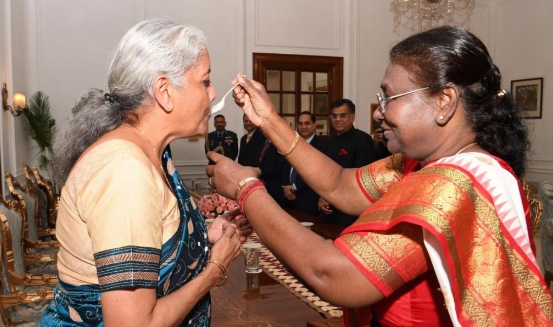 वित्त मंत्री ने टैक्स पर नहीं दी राहत, टैक्स स्लैब में कोई बदलाव ना होने से करदाताओं की टूटी उम्मीद...