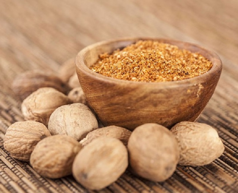 जायफल का पानी पीने से मिलते हैं ये बेमिसाल फायदे,,जाने एक क्लिक में..