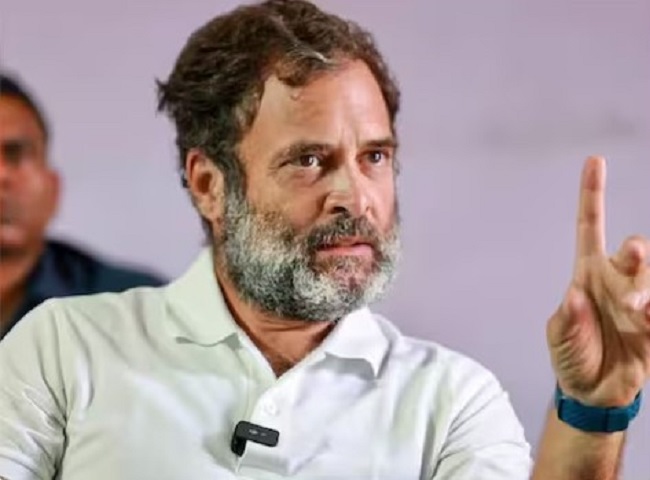 कांग्रेस सांसद का दावा,,ईडी करने वाली है उनके घर रेड,,,बोले कर रहा हूं इंतजार,,चाय-बिस्कुट मैं खिलाऊंगा