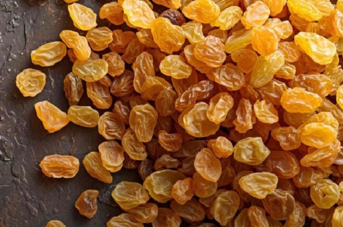 पोषण का भंडार है किशमिश का पानी,,रोजाना पीने से मिलेंगे ये अनगिनत फायदे..