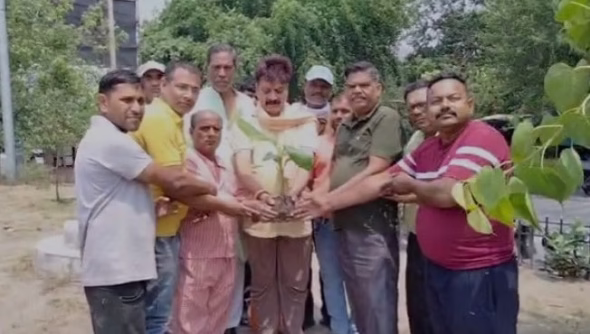 मजदूर दिवस पर शहीद श्रमिकों की स्मृति में वृक्षारोपण, संजय चोपड़ा ने दिए श्रमिक कल्याण के सुझाव