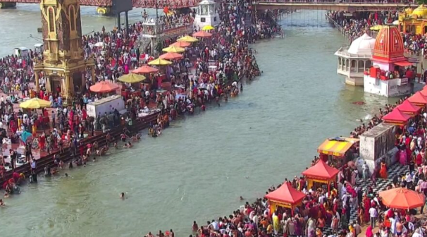 बुद्ध पूर्णिमा स्नान: गंगा में आस्था की डुबकी, श्रद्धालुओं की उमड़ी भीड़; भारी वाहनों पर रोक, पुलिस ने जारी किया ट्रैफिक प्लान