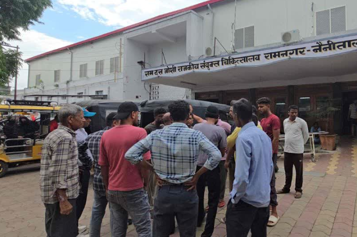 Ramnagar: गर्जिया मंदिर के पास स्कूली बच्चों से भरे टेंपो पर कार की टक्कर, 10 घायल