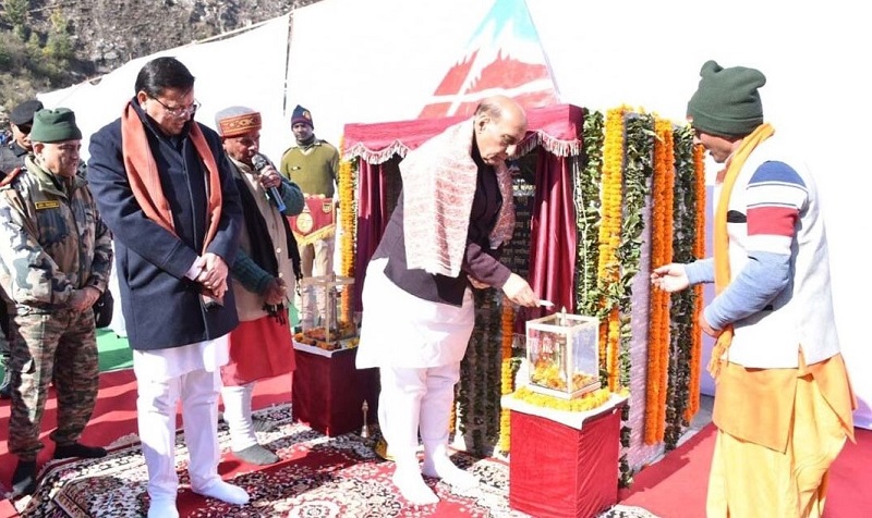 केंद्रीय रक्षा मंत्री ने 670 करोड़ रुपये की लागत से 29 पुलों, छह सड़कों का किया उद्घाटन....