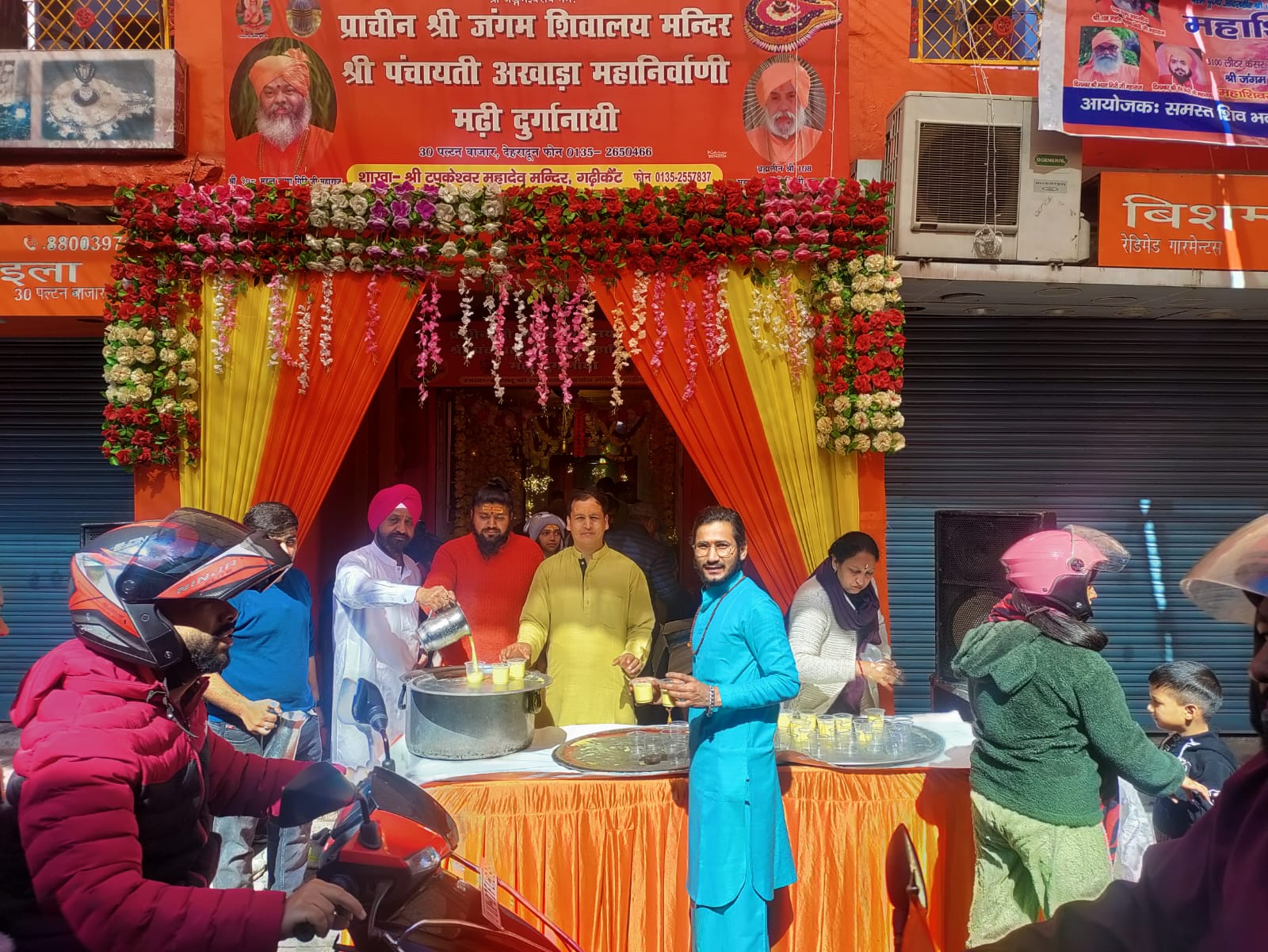 महाशिवरात्रि के पावन पर्व पर किया 31 क्विंटल  दूध का प्रसाद वितरण