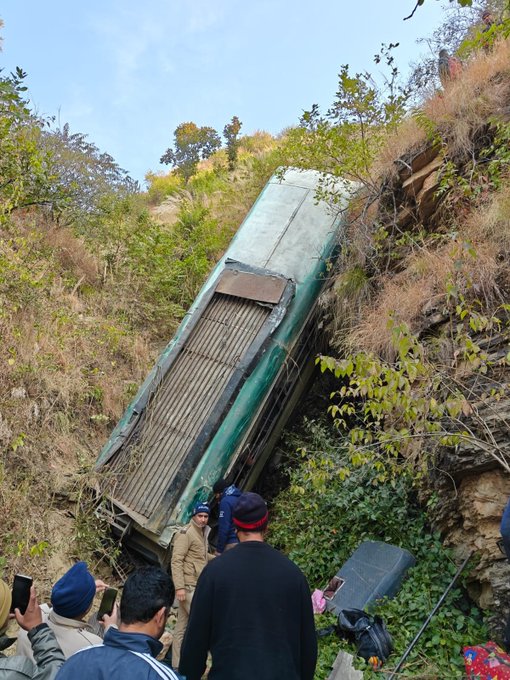 BREAKING NEWS : अल्मोड़ा बस हादसा – भिकियासैंण में खाई में गिरी बस, 7 लोगों की मौत, कई घायल !