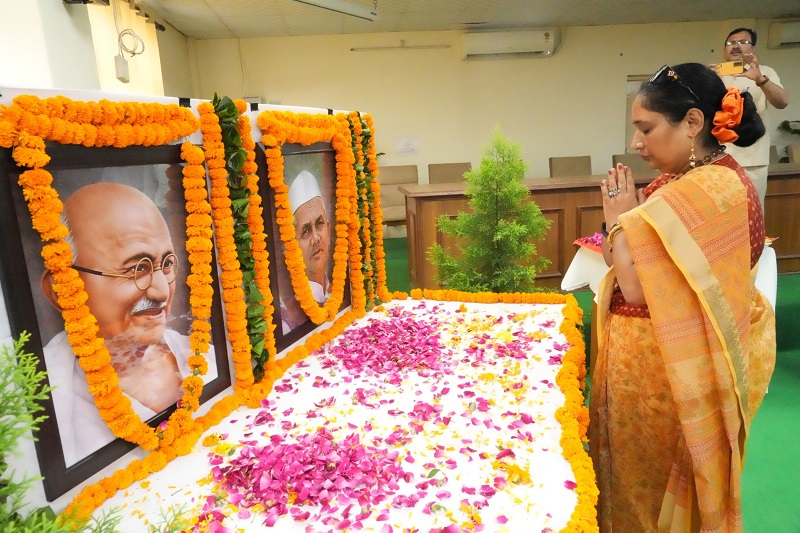 बापू ने सच्चाई और अहिंसा के मार्ग पर चलने की दी सीख – ऋतु खण्डूडी भूषण