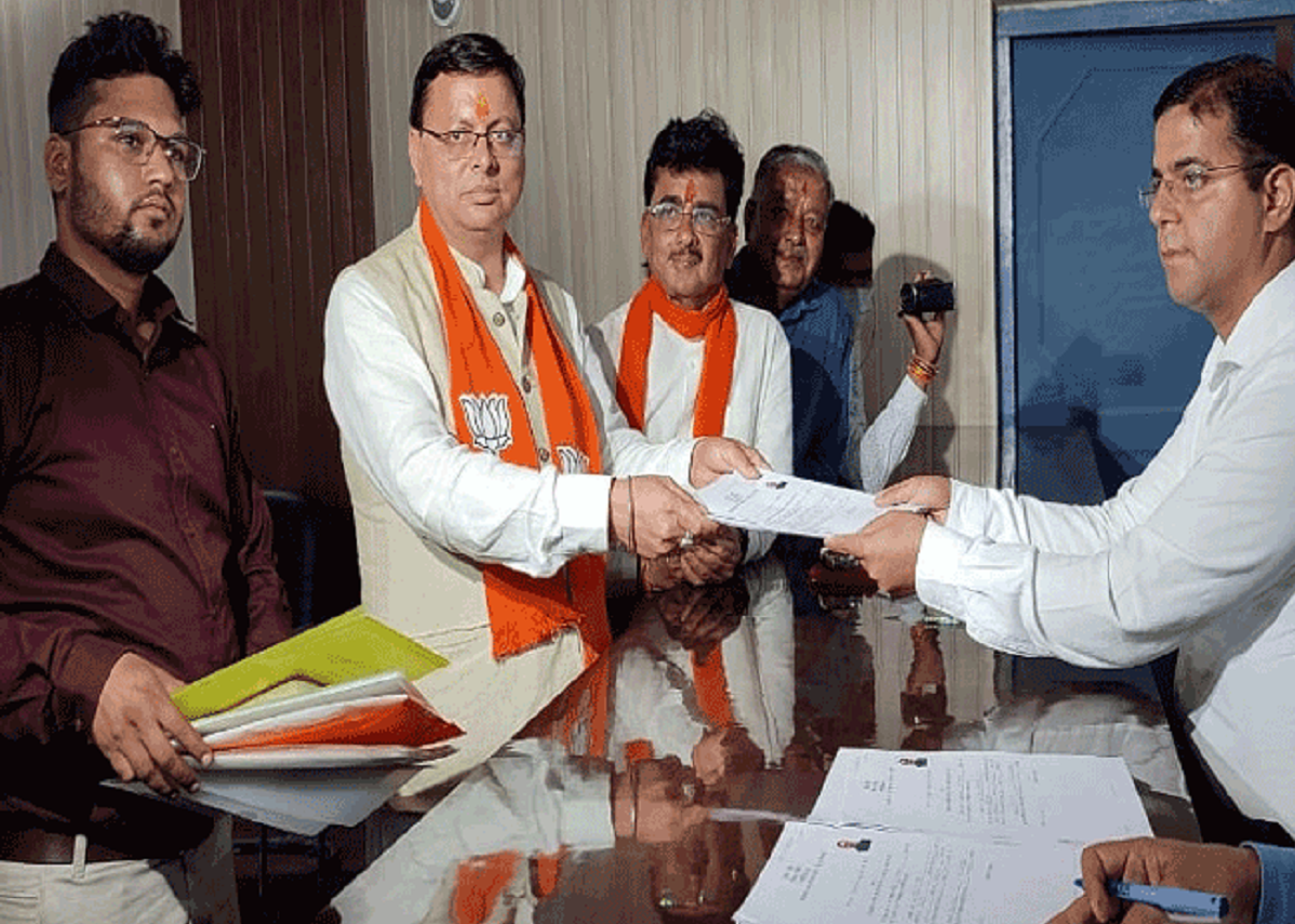 उत्तराखंड में चंपावत विधानसभा सीट (Champwat Bypolls) पर उपचुनाव के लिए बीजेपी से सीएम पुष्कर सिंह धामी (Pushkar Singh Dhami) ने अपना नामांकन दाखिल कर दिया है.