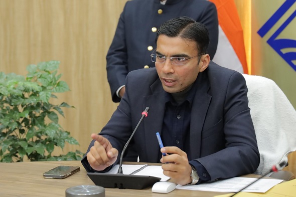 अफसरों की हीलाहवाली बर्दाश्त नहीं: डीएम