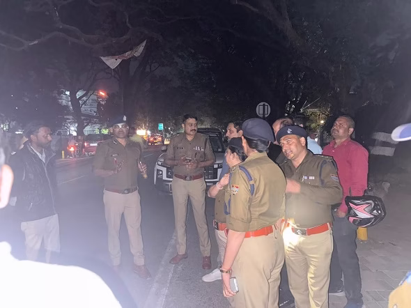 हत्यारिन बनी मर्सडीज़ – 4 को रौंदा