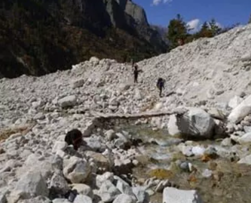 बड़ी ख़बर,,गंगोत्री गौमुख मार्ग पर टूटा लकड़ी का पुल,,तेज धार में बह गए 2 कांवड़िए..