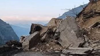 कैलाश मानसरोवर मार्ग में गिरा पहाड़