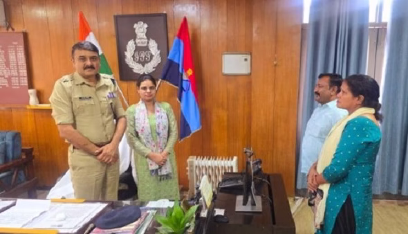 क्यों भावुक हो गई महिला पुलिस को देखकर? जानिए सच