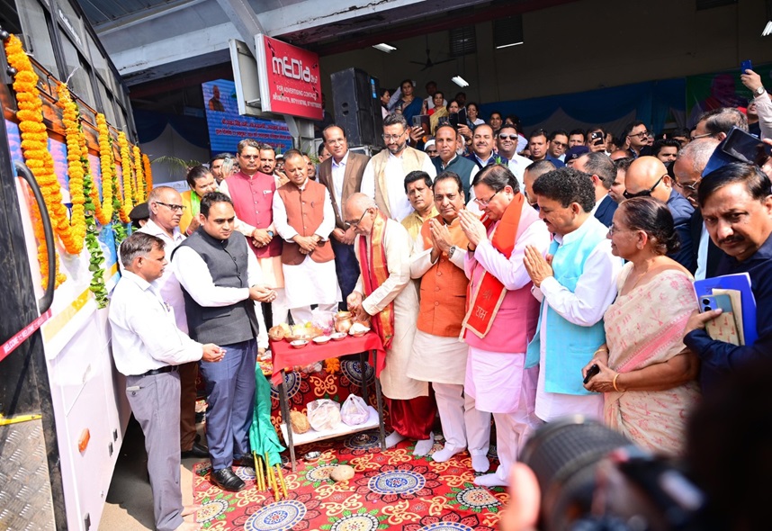 मुख्यमंत्री ने दीपावली पर दी 130 नई बसों की सौगात