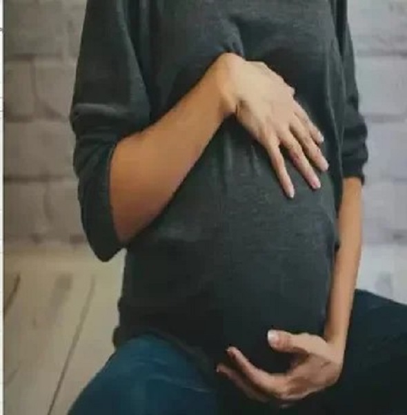 बिहार में पुरुष टीचर हुआ प्रेग्नेंट!